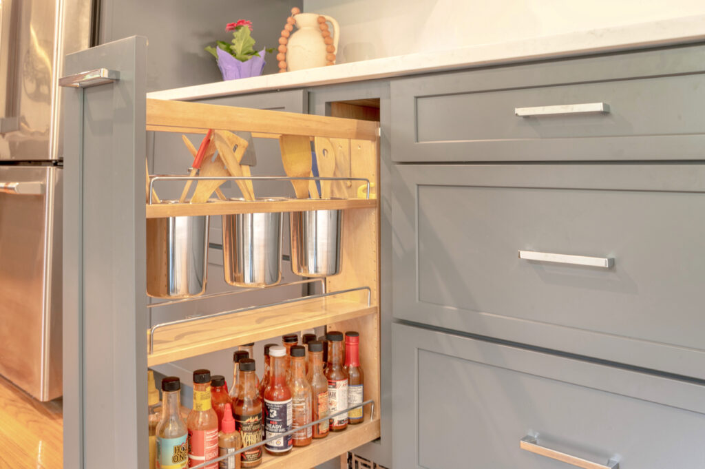 Utensil Pull out Cabinet, Schrock Entra
