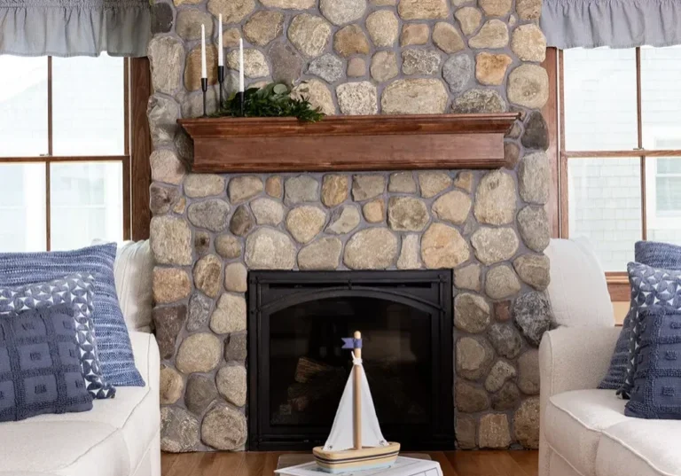 At Almar, we love turning a homeowner's vision into a stunning reality. We recently remodeled a kitchen and living room in Duxbury, Massachusetts